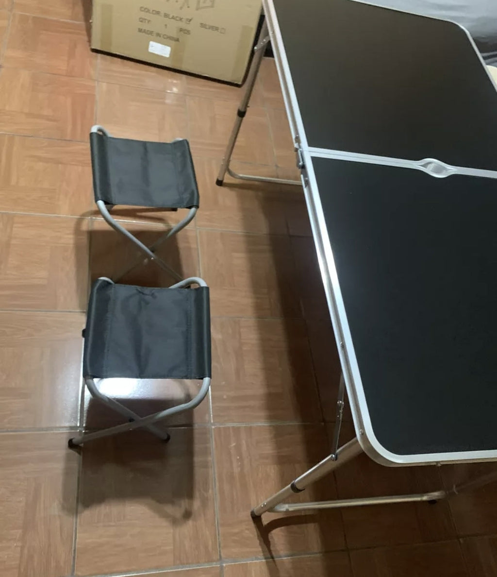 Mesa plegable tipo portafolio 1.20m  con 4 sillas portátiles